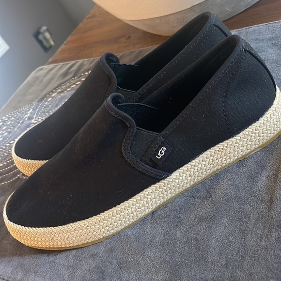 Brand new authentic UGG linen summer shoes - Picture 3 of 5